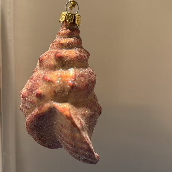 Morawski shell ornaments - Picture 3 of 4